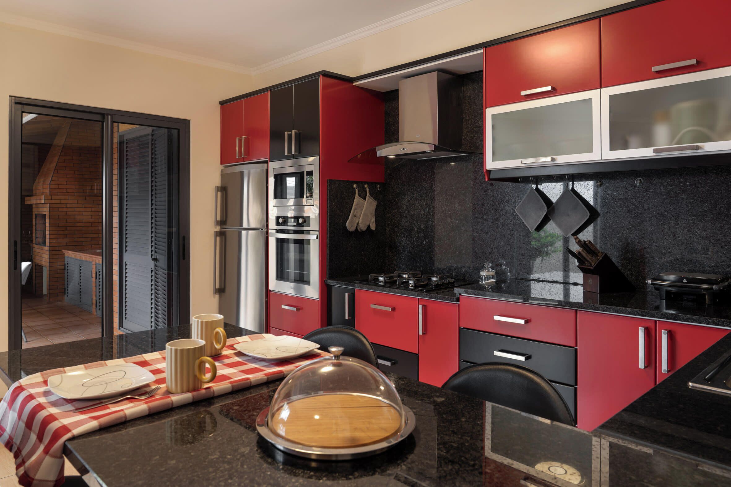 Kühlschrank, Mikrowelle, Ofen, Herdplatte