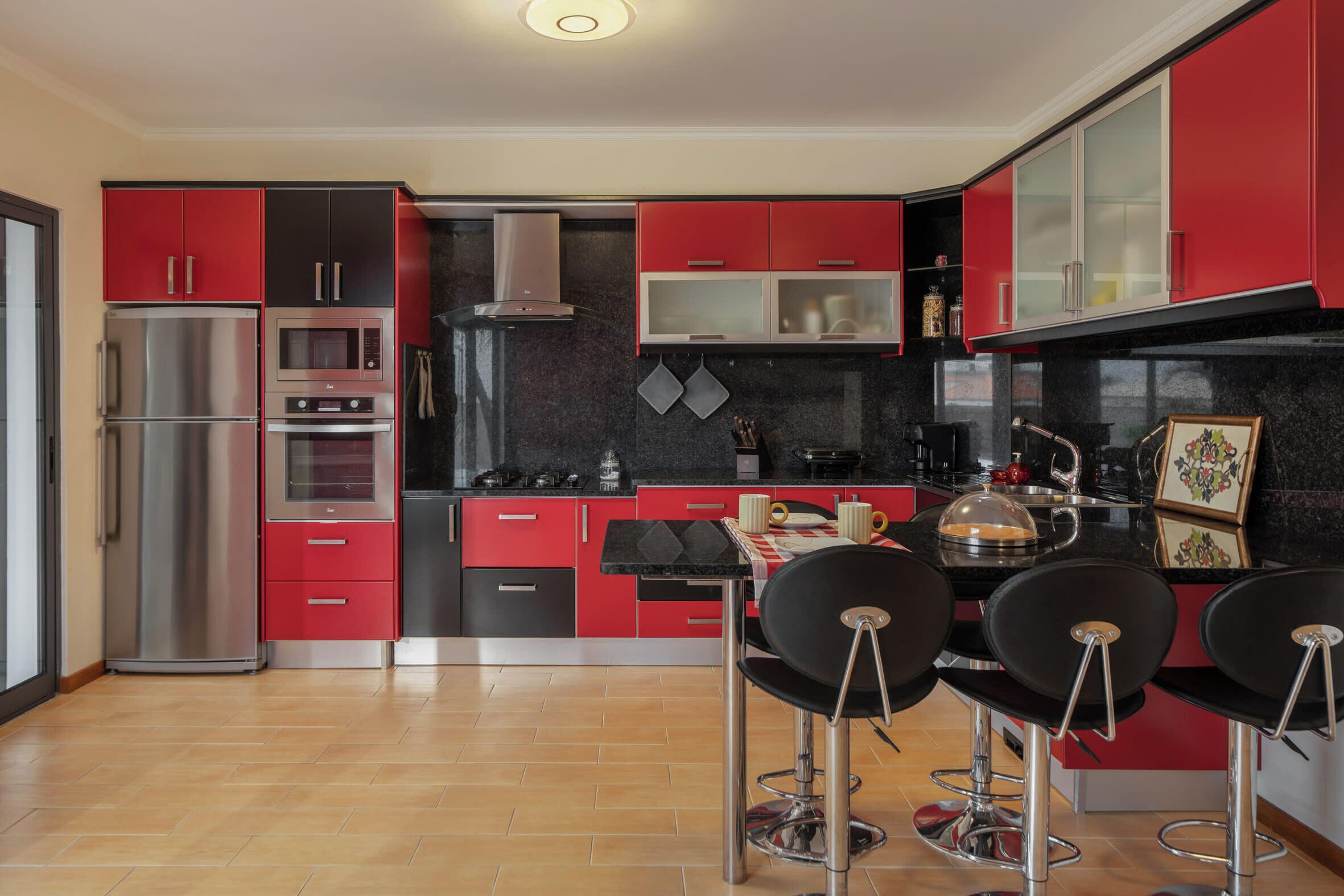 Kühlschrank, Mikrowelle, Ofen, Herdplatte
