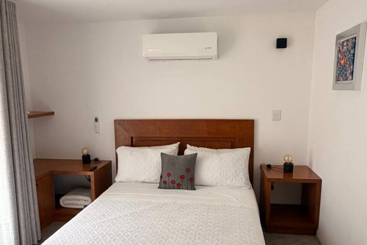 Suite, Garden View | Hypo-allergenic bedding available, WiFi (free), bed sheets
