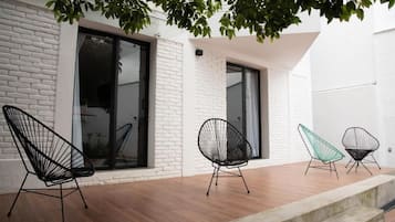 Suite, 1 cama de matrimonio, vistas a la piscina | Terraza o patio