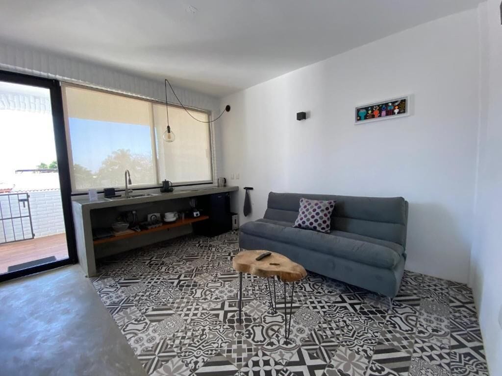 Loft, balcón, vistas a la montaña | Zona de estar | Smart TV de 40 pulgadas con canales digitales, Netflix