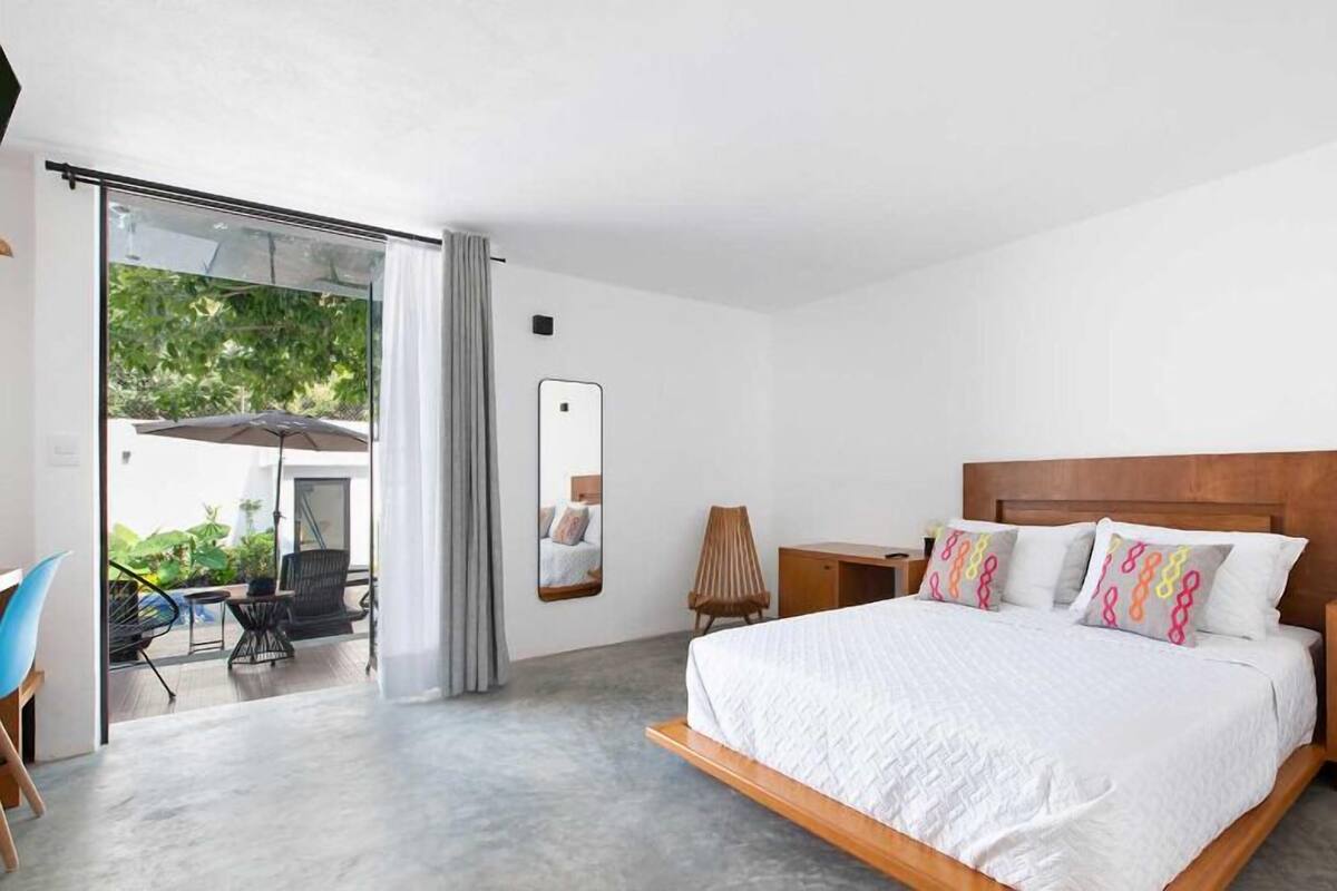 Suite, 1 Queen Bed, Pool View | Hypo-allergenic bedding available, WiFi (free), bed sheets