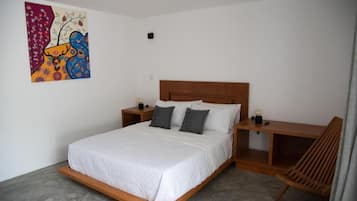 Hypo-allergenic bedding, free WiFi, bed sheets