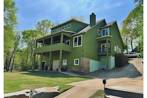 Exterior - Lakeside Livin! (Eclectic)
