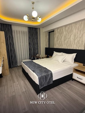 In-room safe, desk, laptop workspace, soundproofing - New City Otel (Osmaniye)