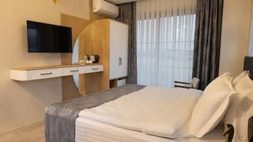 Kamar Comfort, pemandangan kebun | Brankas, meja kerja, ruang kerja ramah laptop, dan kedap suara
