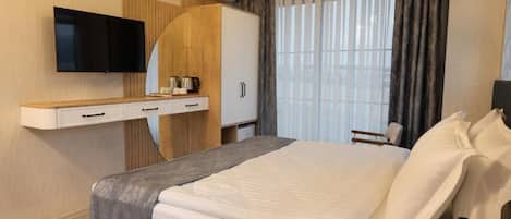 Comfort-Zimmer, Gartenblick | Zimmersafe, Schreibtisch, laptopgeeigneter Arbeitsplatz