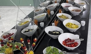 Comfort Room, Garden View | Dining - New City Otel (Osmaniye)