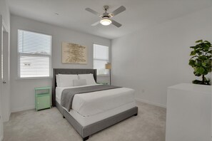 Room - Resort-Style Lake Waterfront Executive Home 5BR, Office, Dock Access, Balcony (Lathrop)