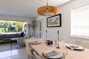 House | 4 bedrooms, high-speed internet