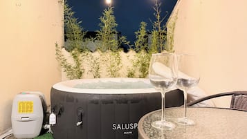 Bain à remous extérieur