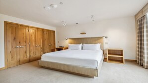 3 chambres, fer et planche à repasser, lit parapluie, Wi-Fi gratuit
