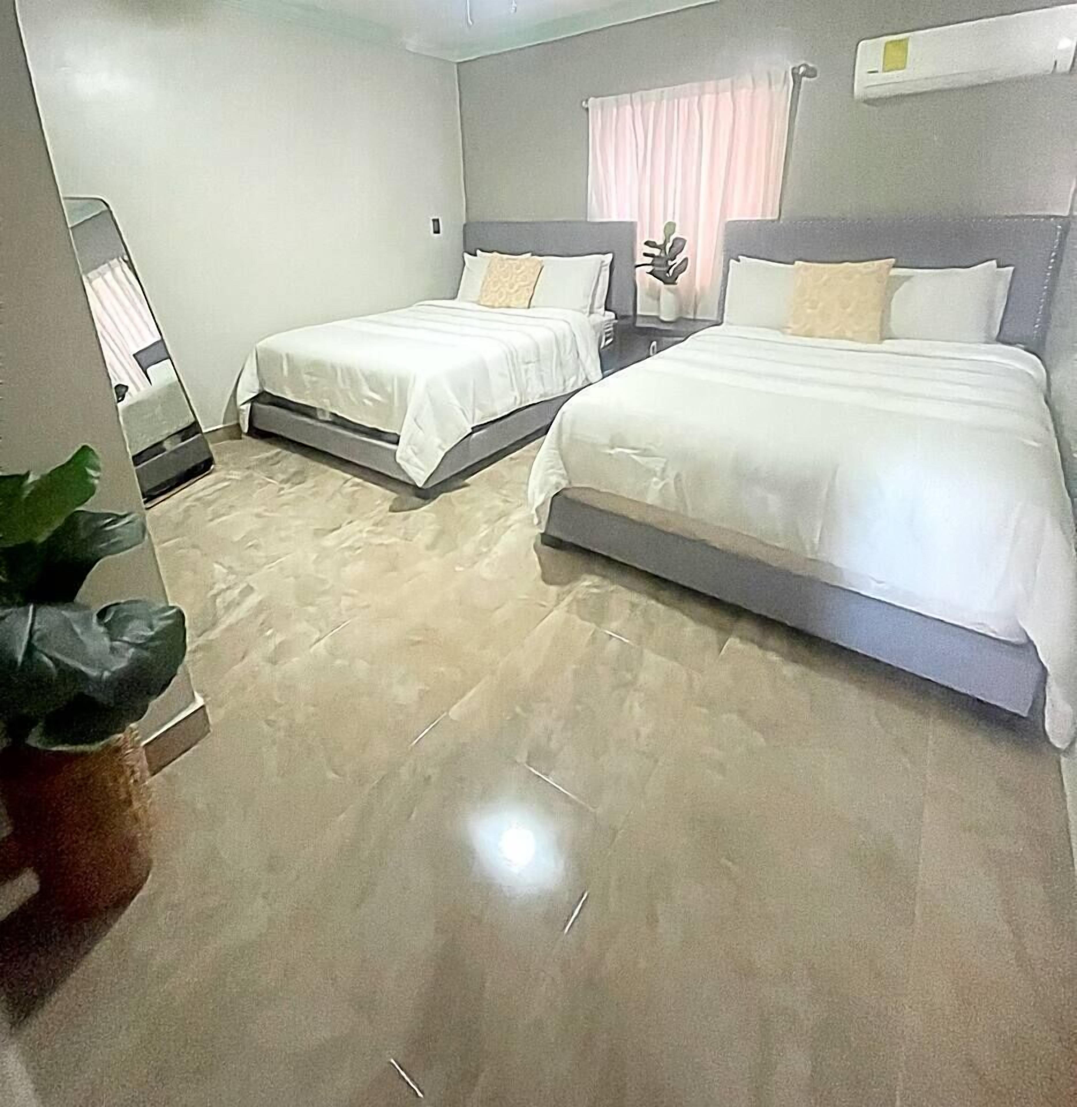 Ferros/tábuas de passar roupa, Wi-Fi, roupa de cama