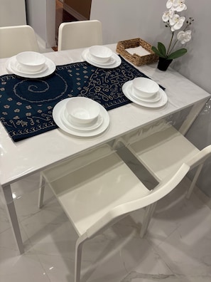 Dining - Tamuna’s Home
805 Stone Church Rd E, Hamilton (Mountain) (Hamilton)