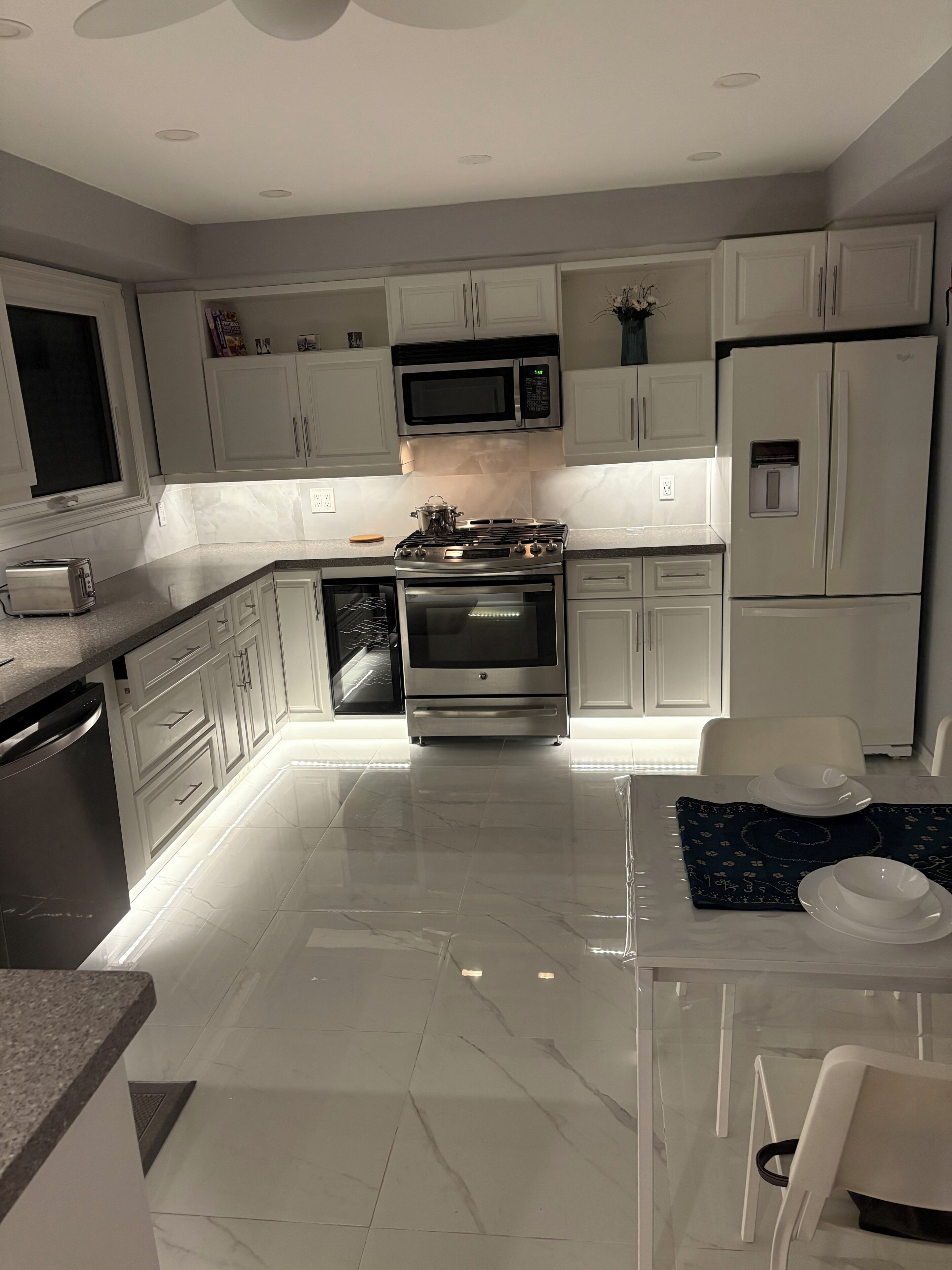 Coffee/tea maker, fridge, microwave, oven
