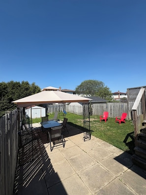 Outdoor dining - Tamuna’s Home
805 Stone Church Rd E, Hamilton (Mountain) (Hamilton)