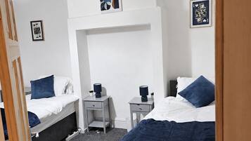 4 bedrooms, iron/ironing board, WiFi, bed sheets