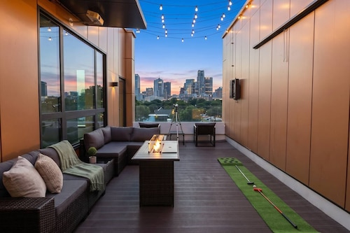 City View + Outdoor Projector With FirePit+PoolTbl+Golf+Dart+Golf+Grill+Sleeps16