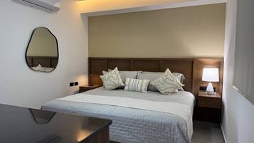 Desk, iron/ironing board, WiFi, bed sheets