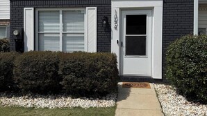 A two-story house with a front door, a mailbox, and a small garden with white pebbles and green grass. - Day Dreams Begin at Bryant Denny Stadium 6 ppl (Tuscaloosa)