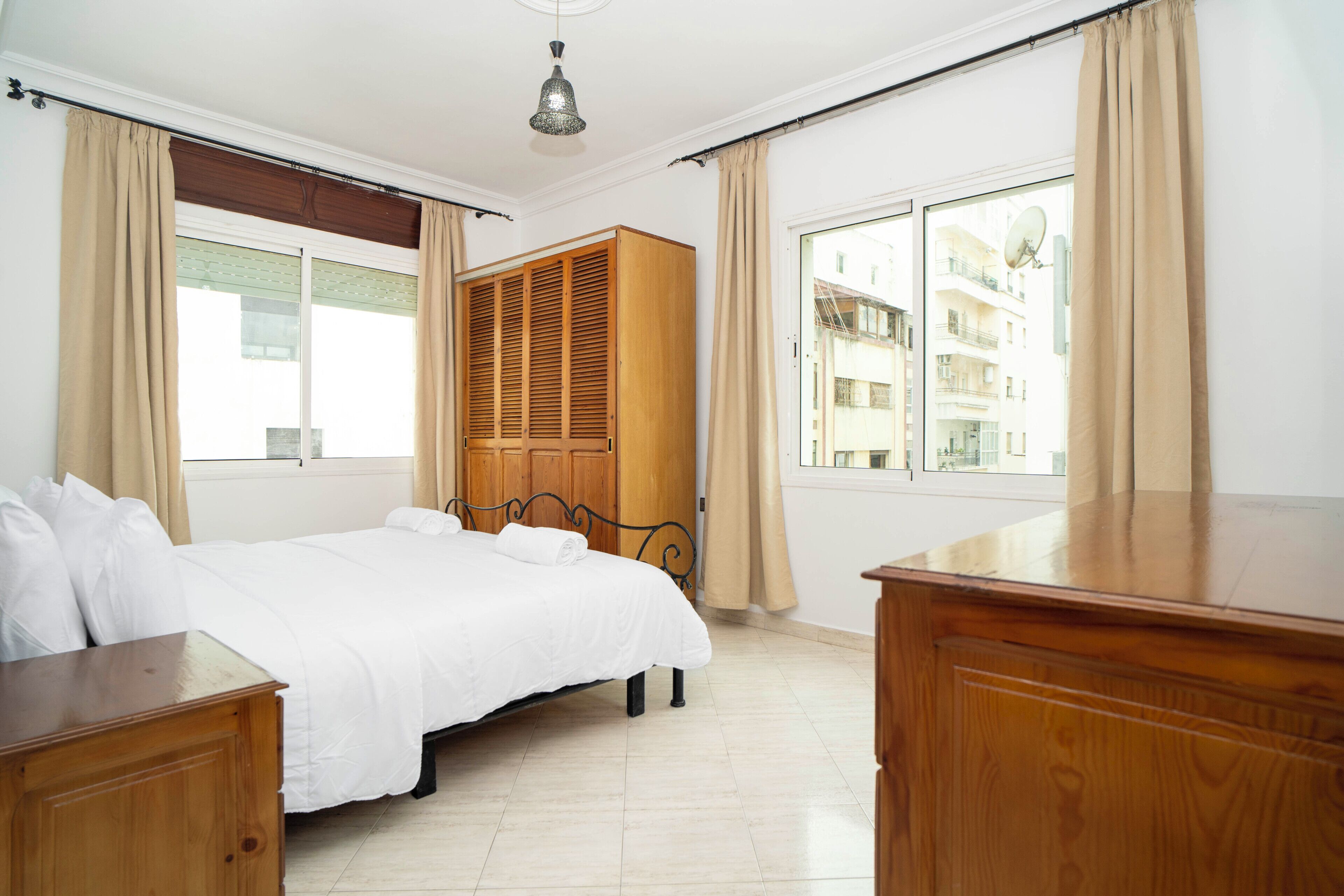 Iron/ironing board, WiFi, bed sheets