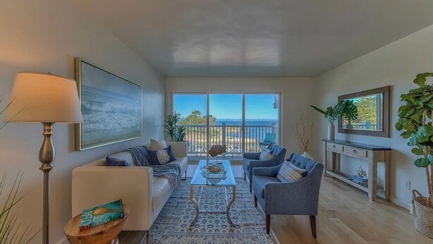 Unclassified image, 1 of 27, button - Lover's Point Oceanfront Townhome - Walking distance to downtown Pacific Grove (Pacific Grove)
