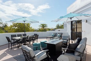 An outdoor patio with tables, chairs, and umbrellas. - Lyra - Dual Retreat - In Old Town Scottsdale (Scottsdale)