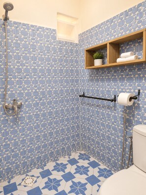 Bathroom - Blue Lagoon | Garden Floor (Warang)