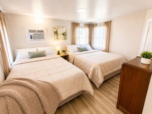 2 bedrooms, WiFi (free), bed sheets