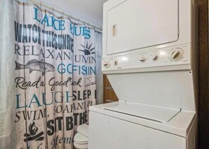 Interior - Cozy 2-Bedroom River Town Retreat – Sleeps 8 - Walking distance to the River (Harpers Ferry)