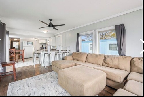 Cozy 2-Bedroom River Town Retreat – Sleeps 8 - Walking distance to the River
