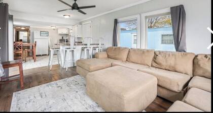Cozy 2-Bedroom River Town Retreat – Sleeps 8 - Walking distance to the River
