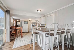 Private kitchen - Cozy 2-Bedroom River Town Retreat – Sleeps 8 - Walking distance to the River (Harpers Ferry)