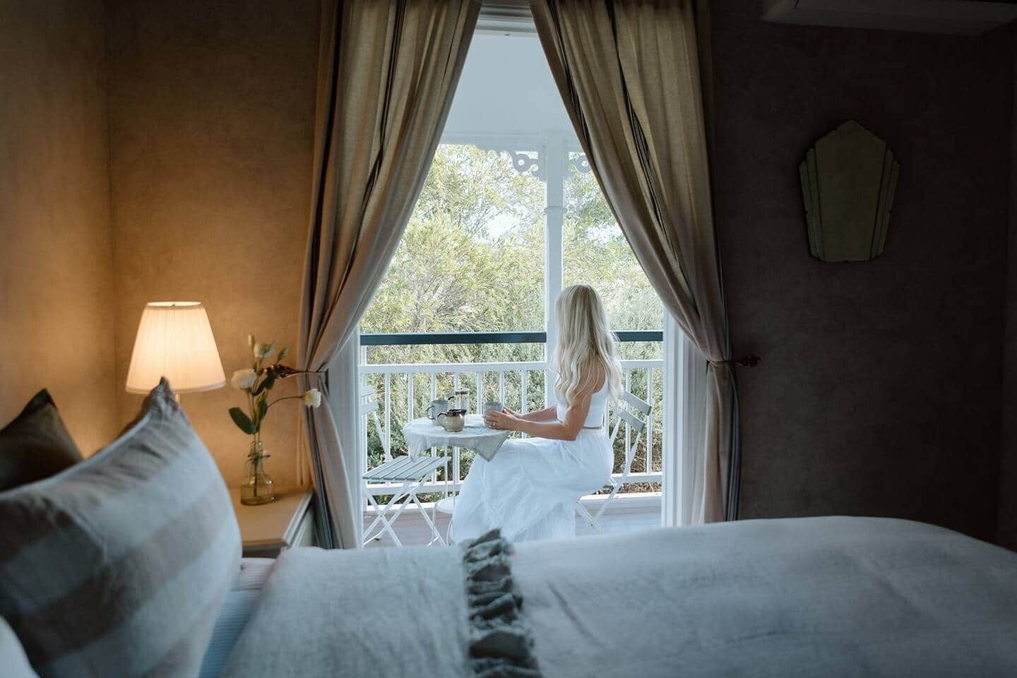 WiFi, bed sheets