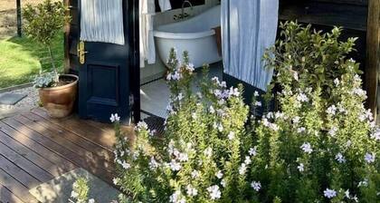 Cosy & secluded glamping for Two at Twigley Farm