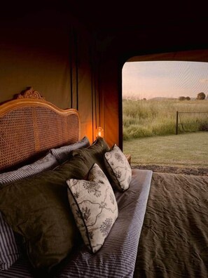Bed sheets - Cosy & secluded glamping for Two at Twigley Farm (Haigslea)