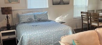 Highlands cottage across the street from Proving Ground and Twin Lights Marina