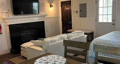 Highlands cottage across the street from Proving Ground and Twin Lights Marina