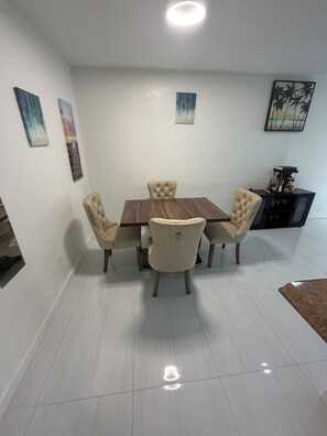 Dining - Wonderful 3-bedroom house with AC close to Hard Rock stadium FIFA Fans (West Park)