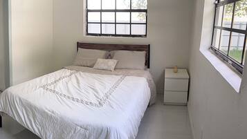 Iron/ironing board, WiFi, bed sheets