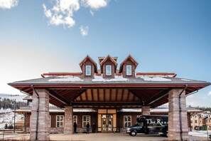 Exterior - 2-bedroom hotel suites in beautiful Breckenridge w/ fitness room, AC, 3 hot tubs (Breckenridge)