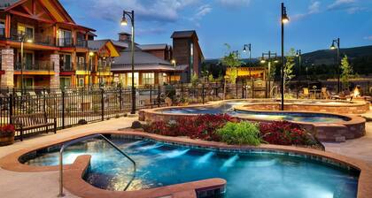 2-bedroom hotel suites in beautiful Breckenridge w/ fitness room, AC, 3 hot tubs