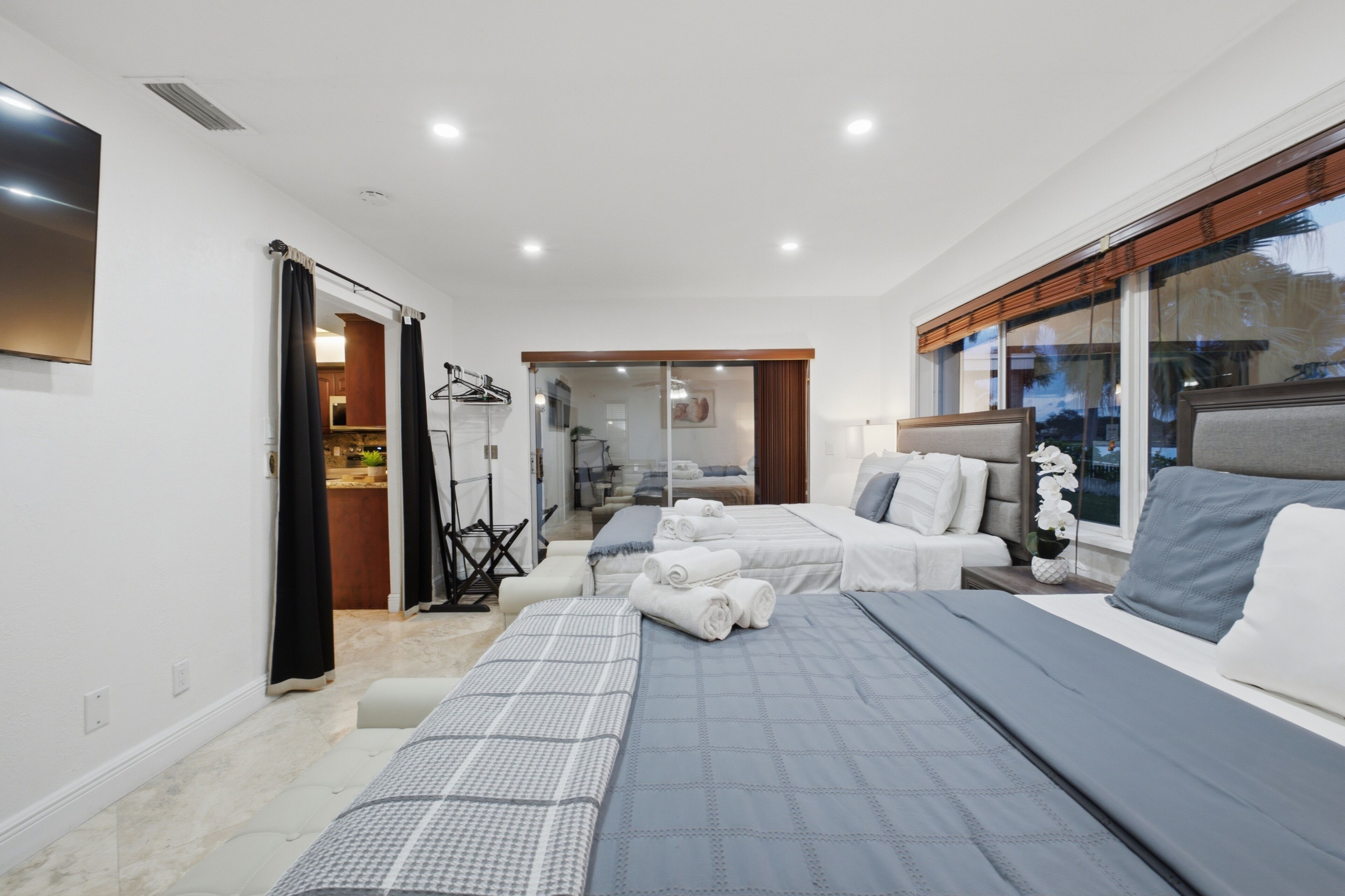 4 chambres, fer et planche à repasser, Wi-Fi, literie fournie