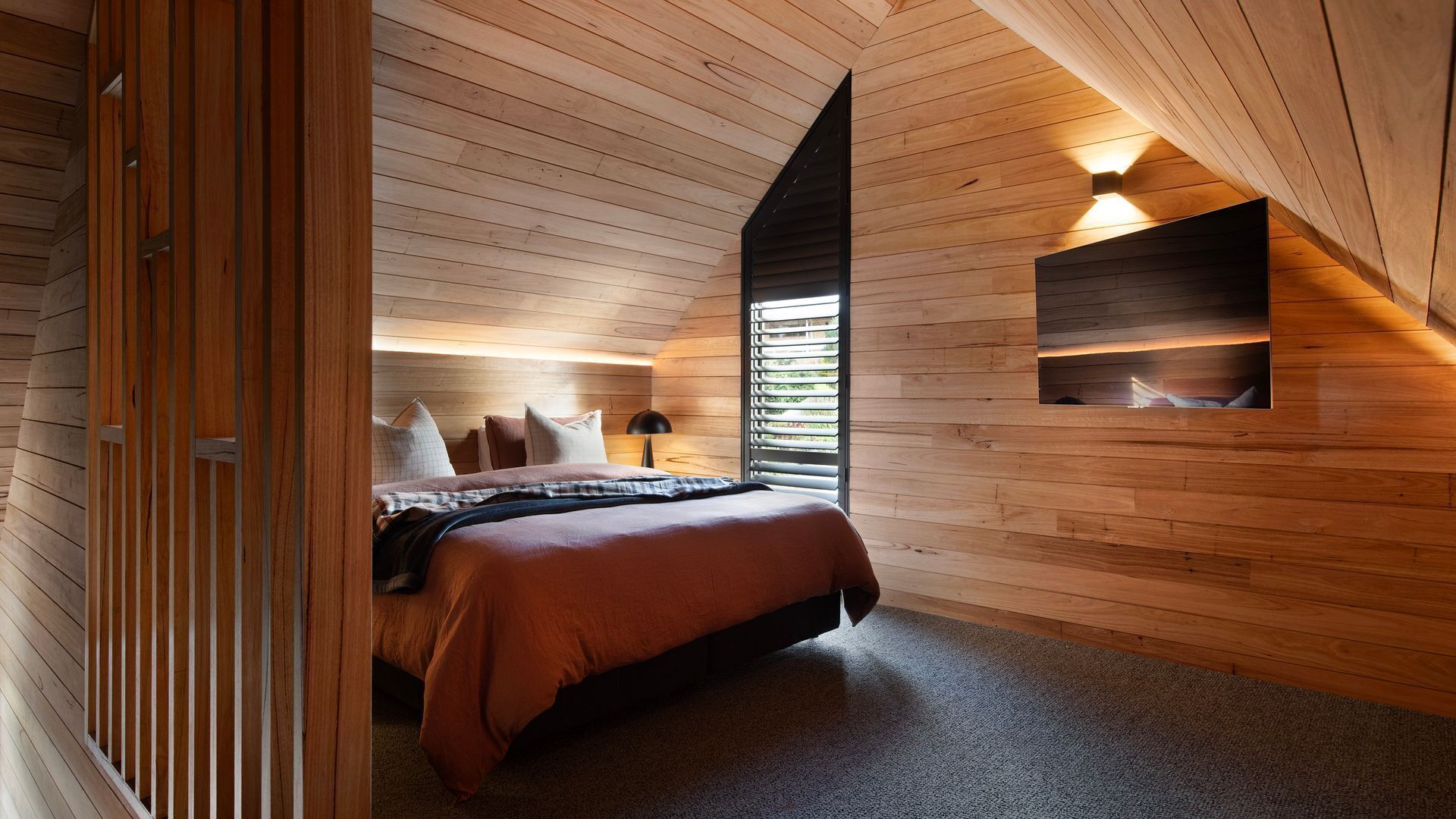 6 bedrooms, iron/ironing board, Internet, bed sheets