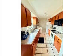 Private kitchen - Cozy 3BR Retreat • Seminole Heights Gem (Tampa)