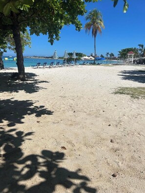 Beach - Luxury 2 bed 2 bath at Sandcastle Ocho rios (Ocho Rios)