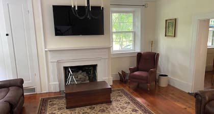 4-bedroom modern family farmhouse in tranquil Upper Tract with cool AC breeze
