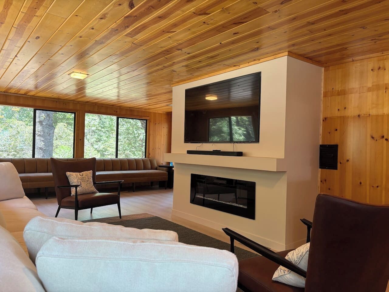 Smart TV, fireplace, table football, ping pong