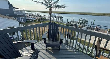 Sunset-bay condo #4! -2BR/1 BA-2nd floor (no dogs)