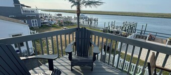 Sunset-bay condo #4! -2BR/1 BA-2nd floor (no dogs)